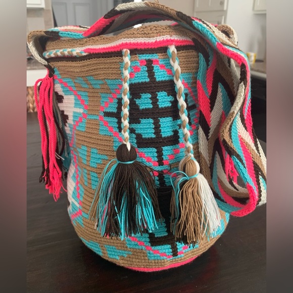 Unique and colorful artisan handmade colombian mochila (bag) - Picture 2 of 7